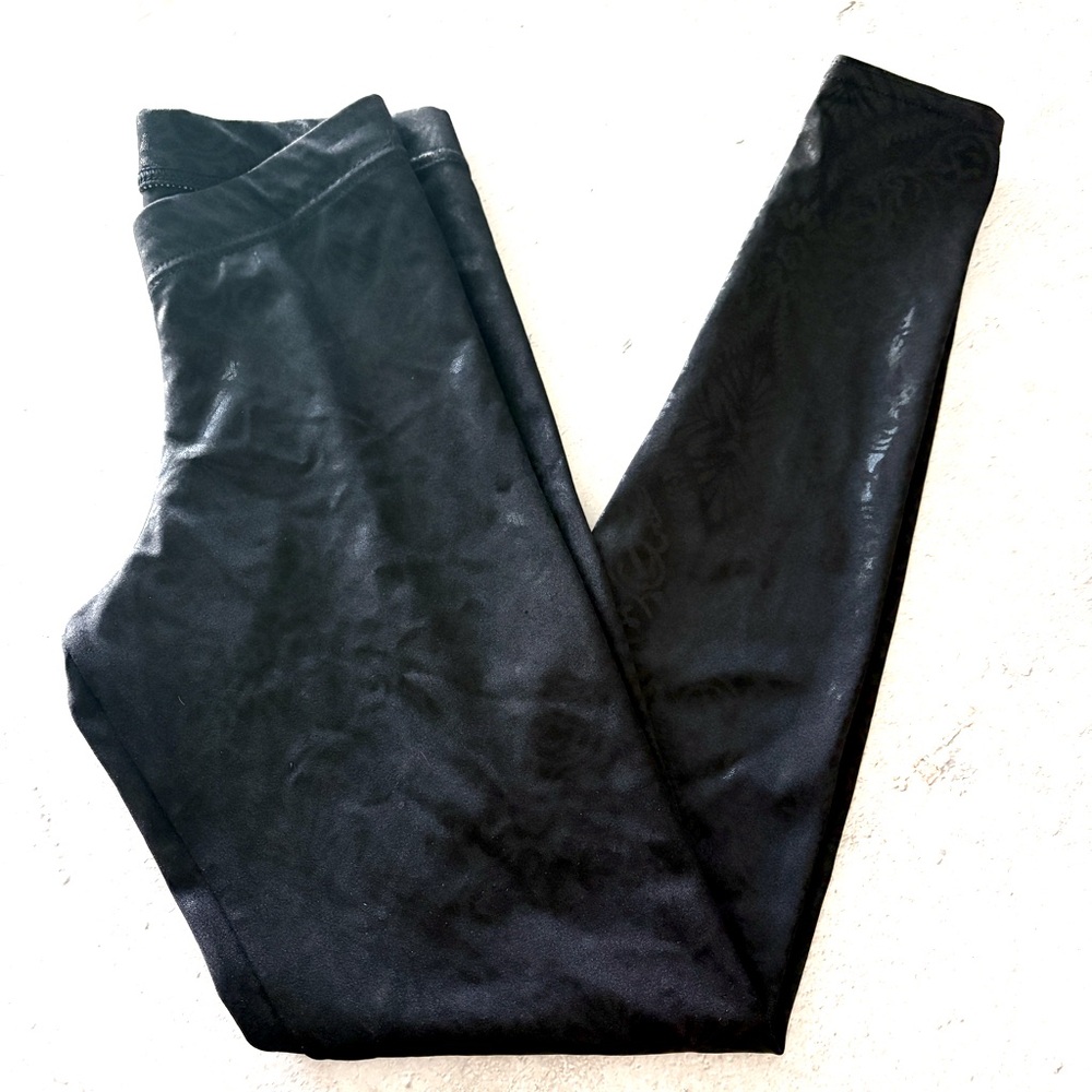 Blackmilk Legging - black wallpaper